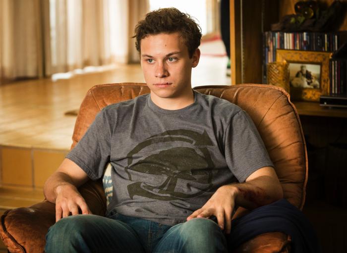 Finn Cole در صحنه فیلم سینمایی قلمرو حیوانات