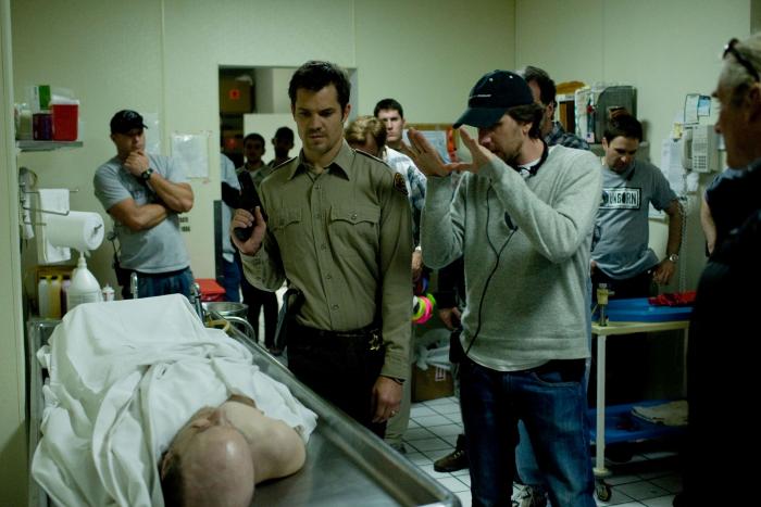 Breck Eisner در صحنه فیلم سینمایی دیوانگان به همراه تیموتی اولیفانت