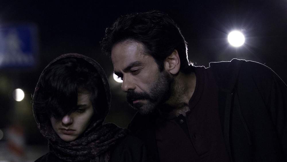 پانیپال شومون در صحنه فیلم کوتاه تاریکی به همراه مهسا علافر