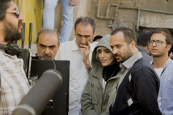 احمد مهران‌فر در پشت صحنه فیلم سینمایی راه رفتن روی سیم به همراه اندیشه فولادوند و احمدرضا معتمدی