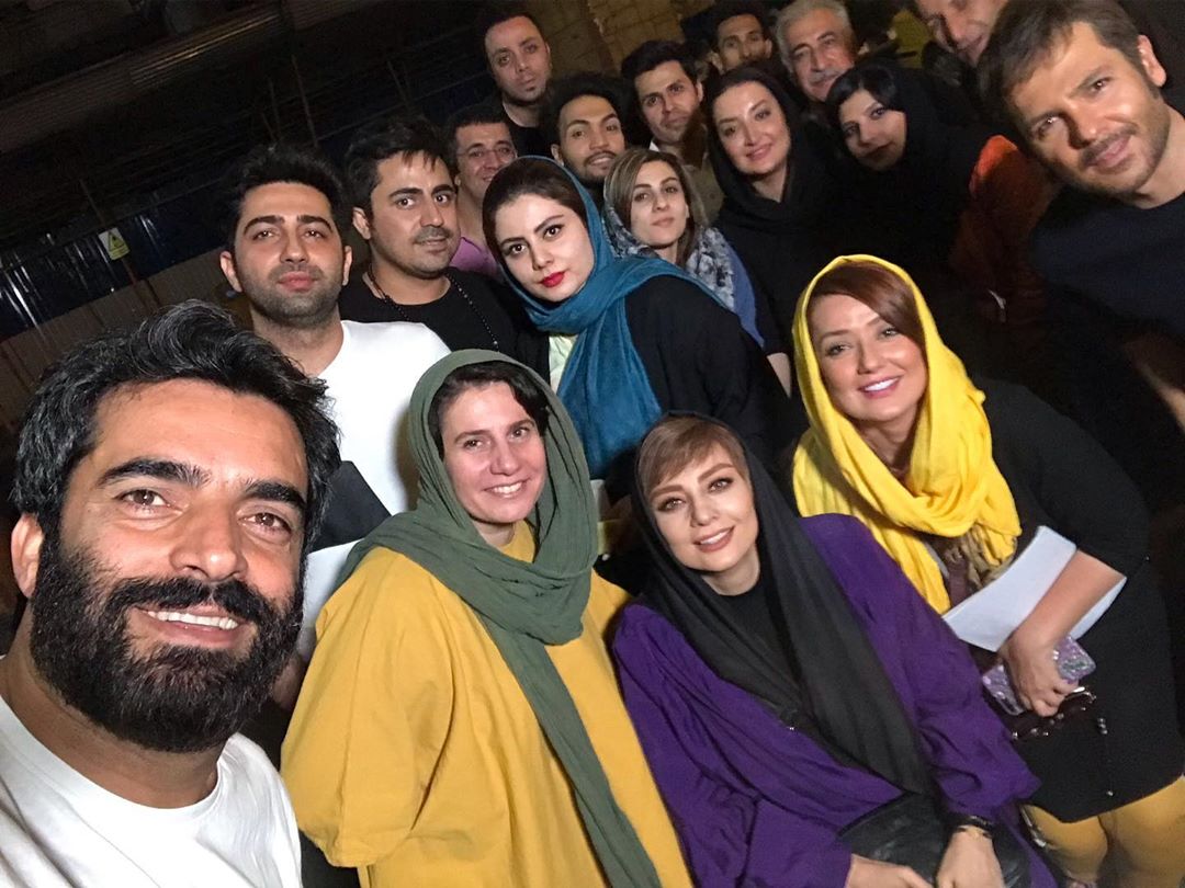 کوروش تهامی در پشت صحنه سریال شبکه نمایش خانگی دل به همراه منوچهر هادی و یکتا ناصر