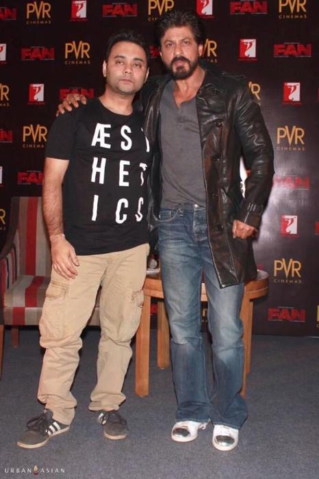 Maneesh Sharma در صحنه فیلم سینمایی Fan به همراه شاهرخ خان