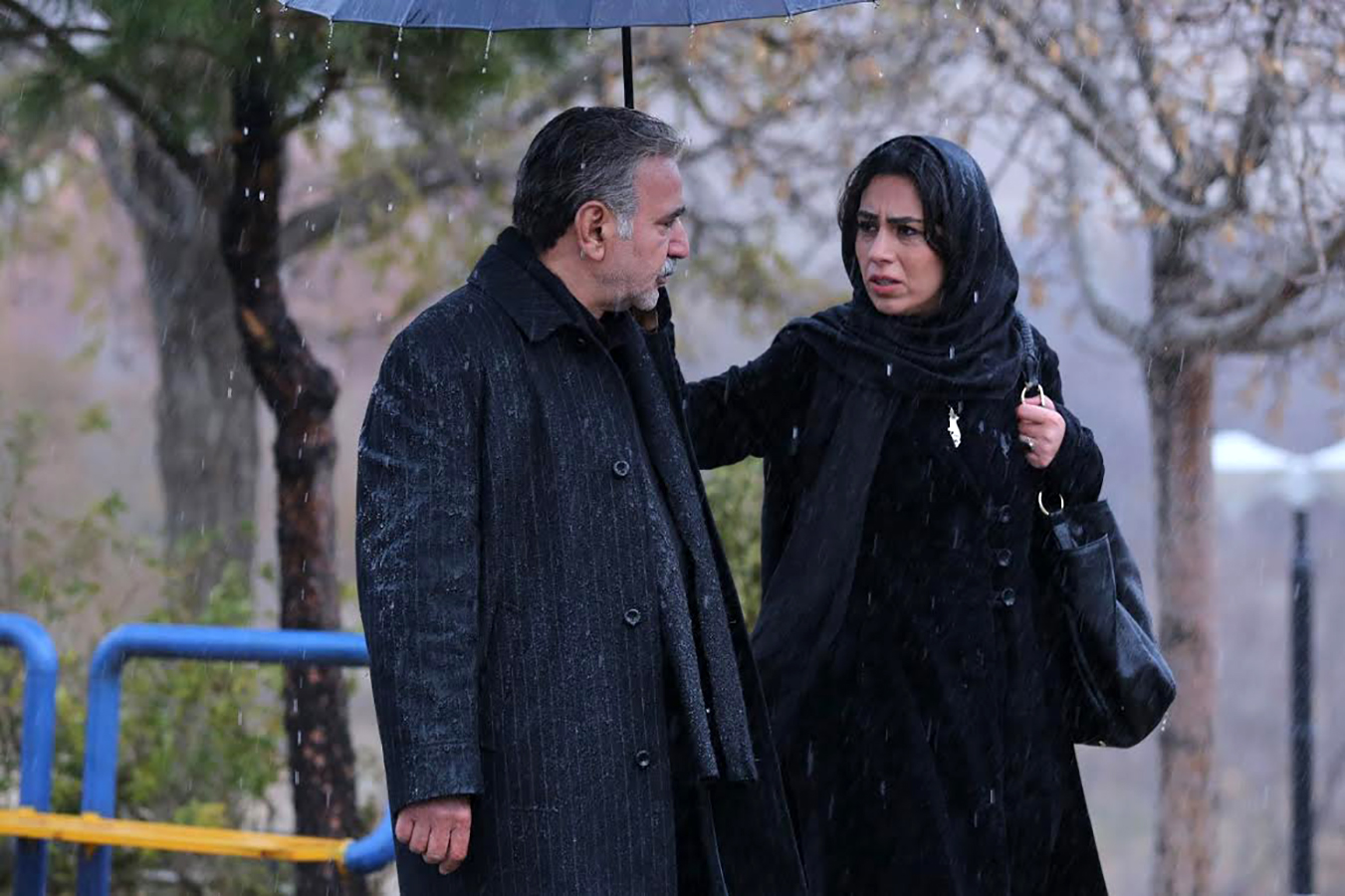 تینا پاکروان در صحنه فیلم سینمایی خانه کاغذی به همراه پرویز پرستویی