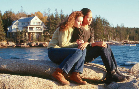 Lisa Brenner در صحنه فیلم سینمایی Finding Home به همراه Sherri Saum