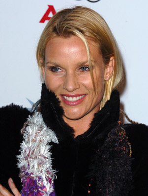 Nicollette Sheridan در صحنه فیلم سینمایی ترنس آمریکا