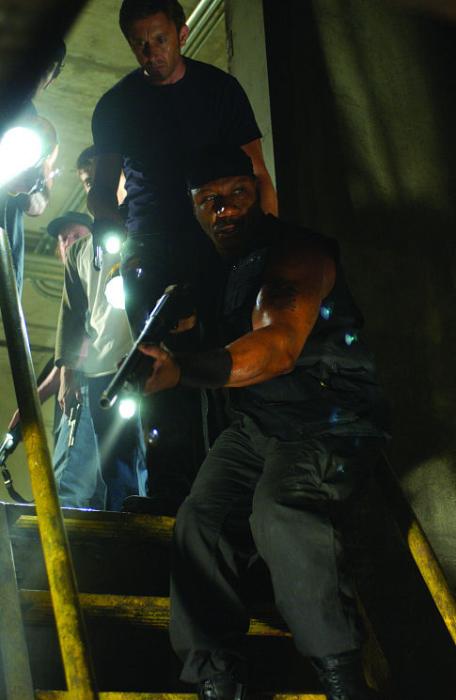 Jake Weber در صحنه فیلم سینمایی طلوع مردگان به همراه وینگ ریمز
