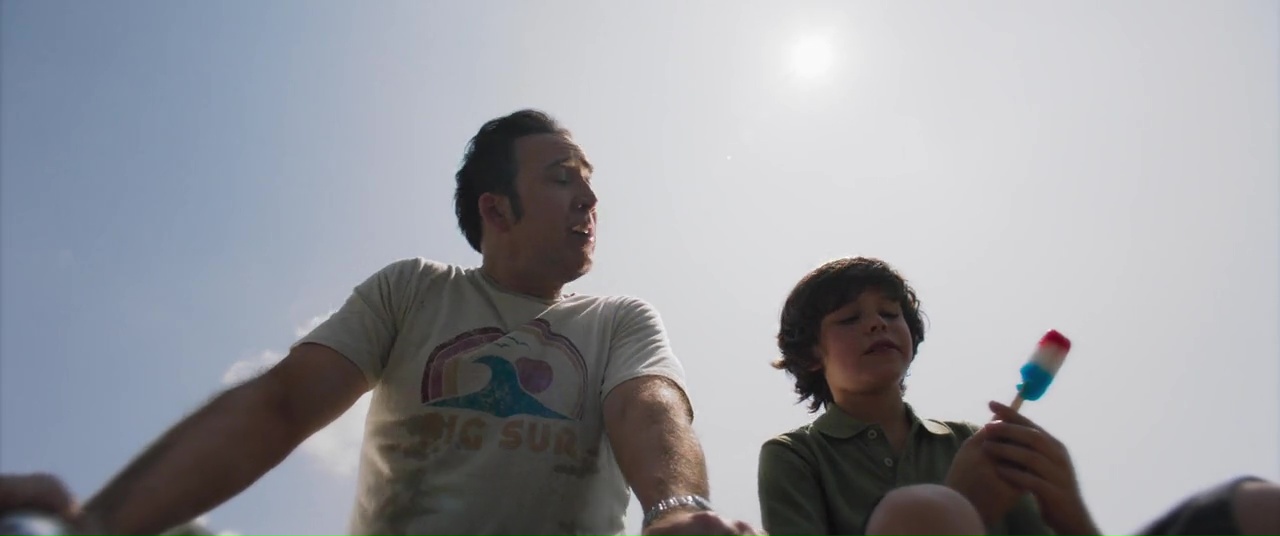 نیکلاس کیج در صحنه فیلم سینمایی Mom and Dad به همراه Zackary Arthur