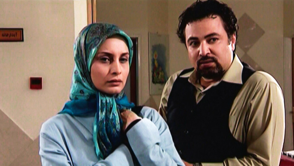 حسن جوهرچی در صحنه سریال تلویزیونی شکرانه به همراه مریم کاویانی