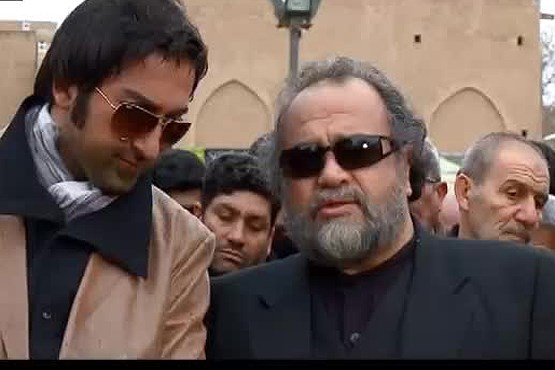 حامد میرباقری در صحنه سریال تلویزیونی یلدا به همراه محمدرضا شریفی‌نیا