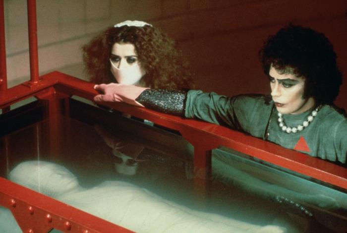 Patricia Quinn در صحنه فیلم سینمایی نمایش ترسناک راکی به همراه Tim Curry
