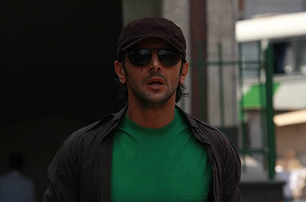  فیلم سینمایی قلاده های طلا به کارگردانی ابوالقاسم طالبی