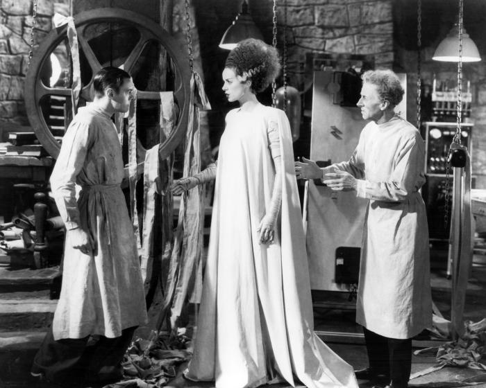 Ernest Thesiger در صحنه فیلم سینمایی The Bride of Frankenstein به همراه Colin Clive و Elsa Lanchester