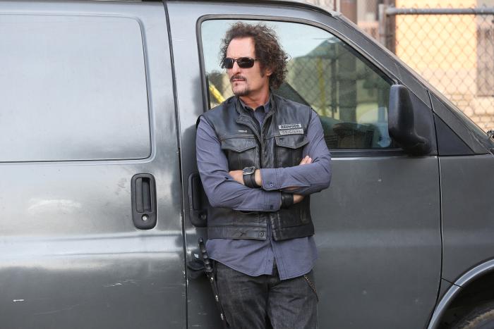 Kim Coates در صحنه سریال تلویزیونی فرزندان آشوب