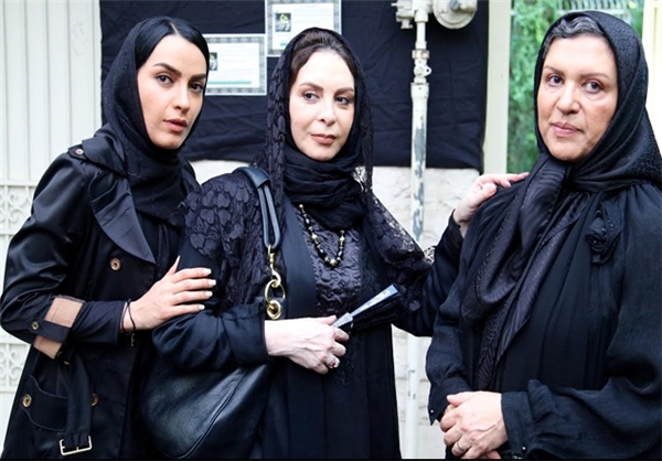 افسانه بایگان در صحنه فیلم سینمایی خبر خاصی نیست به همراه بیتا احمدی و رویا تیموریان