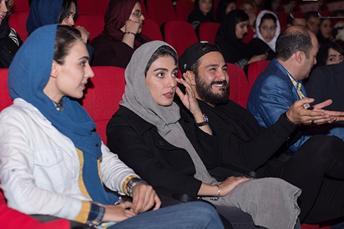لیلا زارع در اکران افتتاحیه فیلم سینمایی غیر مجاز به همراه میلاد کی‌مرام