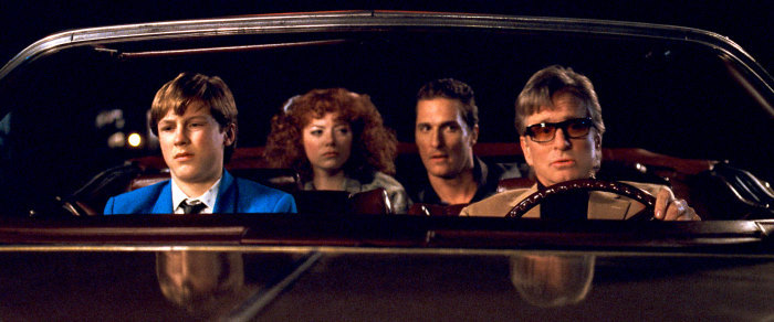 اما استون در صحنه فیلم سینمایی ارواح دوست دخترهای سابق به همراه Devin Brochu، مایکل داگلاس و متیو مک کانهی