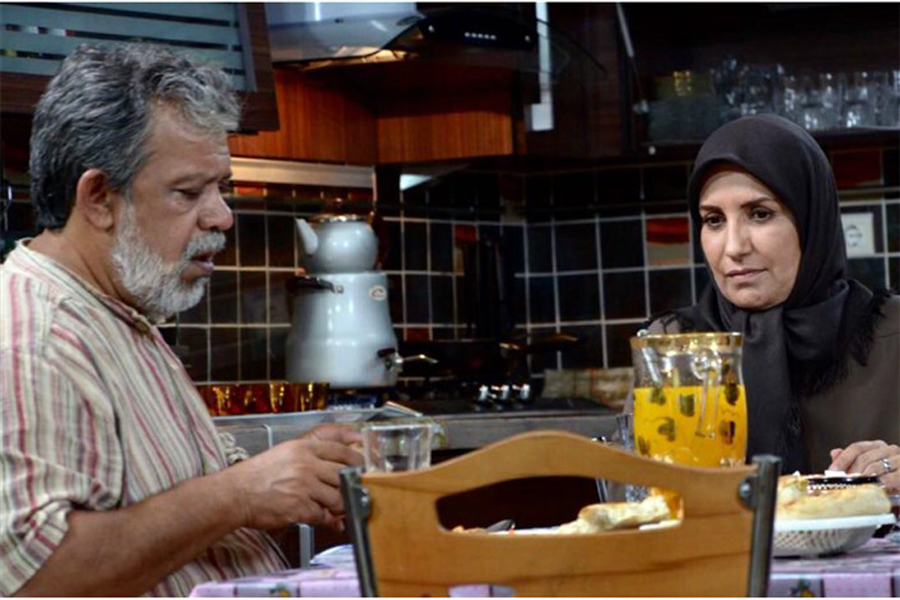 فریبا کوثری در صحنه سریال تلویزیونی بازگشت به همراه حسن پورشیرازی
