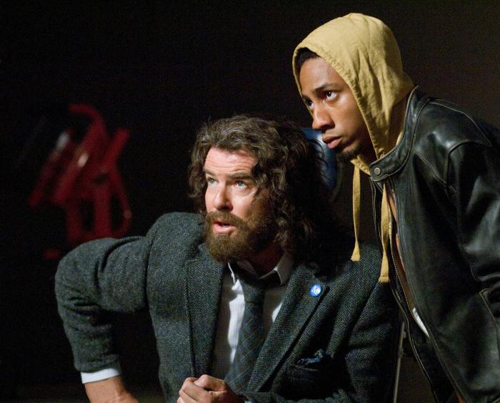 پیرس برازنان در صحنه فیلم سینمایی پرسی جکسون و المپ نشینان: دزد صاعقه به همراه Brandon T. Jackson