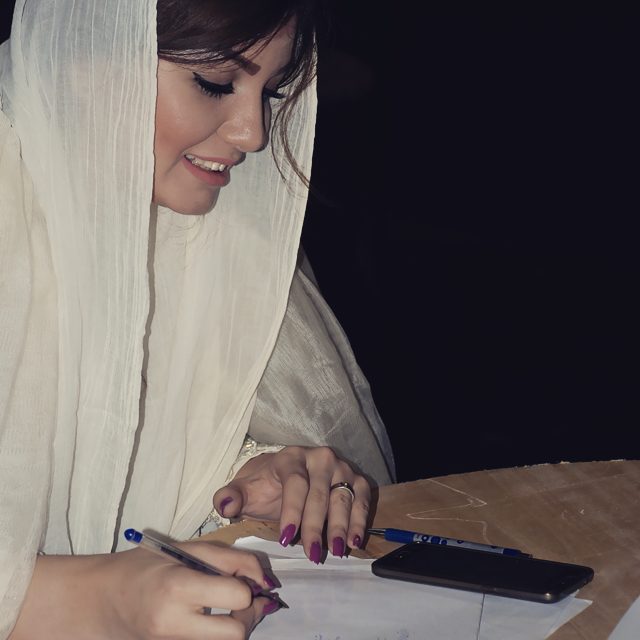 تصویری شخصی از النا آهی، بازیگر سینما و تلویزیون