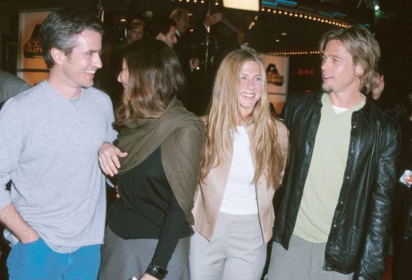 Catherine Keener در صحنه فیلم سینمایی ارین براکویچ به همراه جنیفر آنیستون، Dermot Mulroney و برد پیت