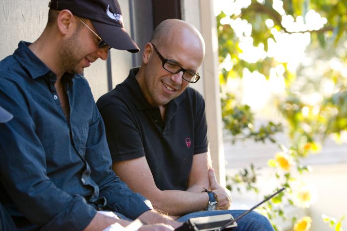 جان هامبورگ در صحنه فیلم سینمایی دوست دارم، مرد