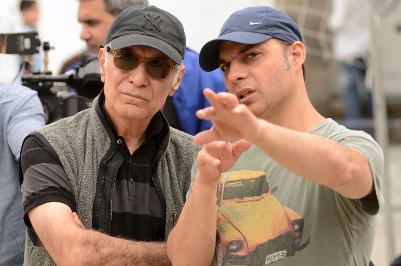 محمود کلاری در پشت صحنه فیلم سینمایی بمب؛ یک عاشقانه به همراه پیمان معادی
