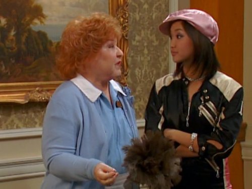 Estelle Harris در صحنه سریال تلویزیونی The Suite Life of Zack and Cody به همراه Brenda Song