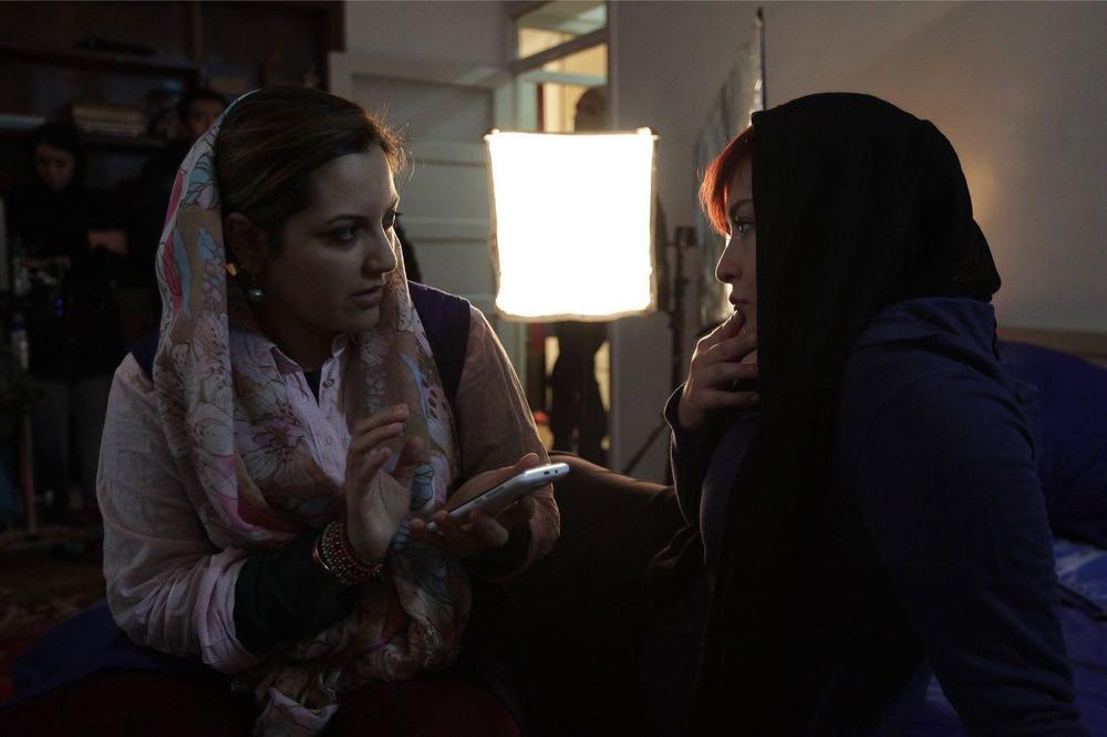 پشت صحنه فیلم سینمایی پرسه در حوالی من به کارگردانی غزاله سلطانی