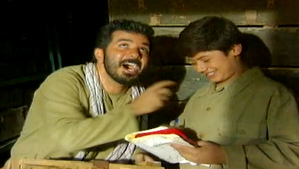 علی صادقی در صحنه سریال تلویزیونی بهترین تابستان من