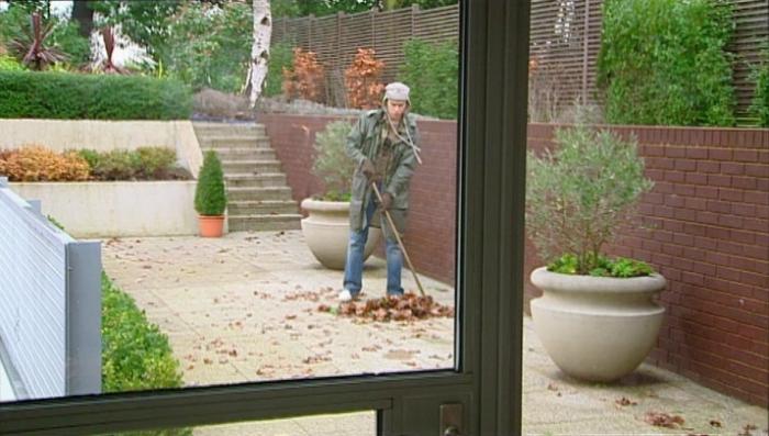 Robert Webb در صحنه سریال تلویزیونی Peep Show