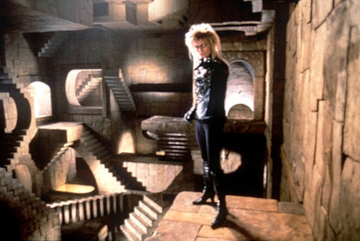 David Bowie در صحنه فیلم سینمایی هزارتو