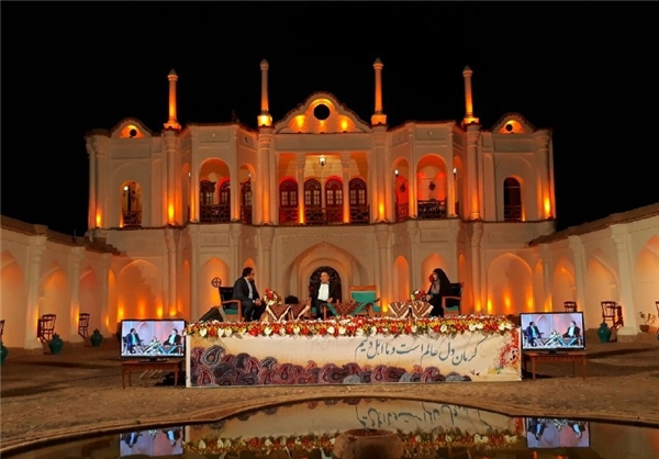  برنامه تلویزیونی شب فیروزه‌ای به کارگردانی ندارد