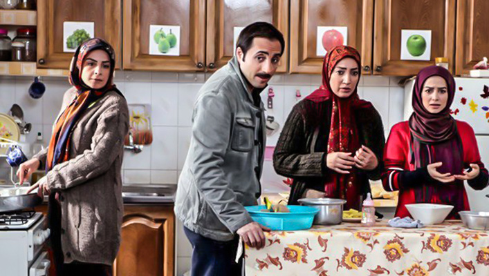 سیما تیرانداز در صحنه سریال تلویزیونی دودکش به همراه امیرحسین رستمی، نگار عابدی و الناز حبیبی