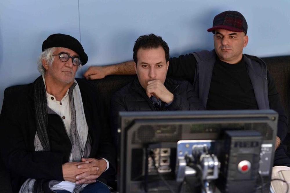 فرشاد محمدی در پشت صحنه فیلم سینمایی مرداد به همراه بهمن کامیار