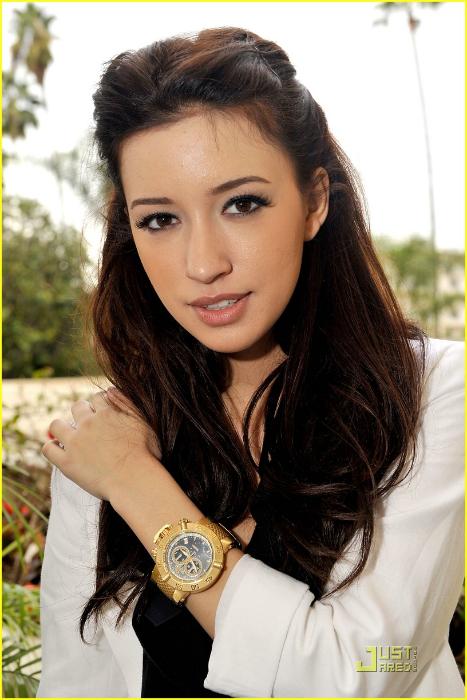 Christian Serratos در صحنه فیلم سینمایی The Walking Dead