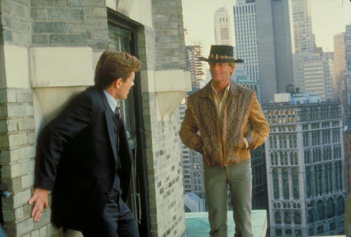 Paul Hogan در صحنه فیلم سینمایی Crocodile Dundee II
