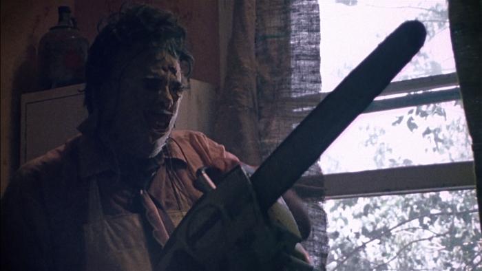 Gunnar Hansen در صحنه فیلم سینمایی کشتار با اره برقی تکزاس