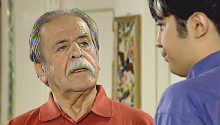 محمدعلی کشاورز در صحنه سریال تلویزیونی بوی غریب پاییز