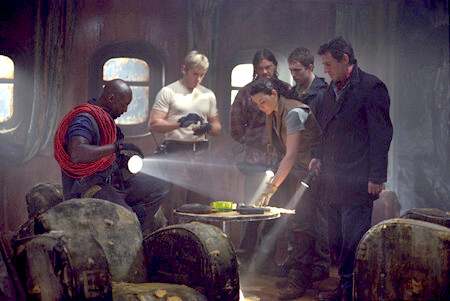 Ron Eldard در صحنه فیلم سینمایی کشتی ارواح به همراه Isaiah Washington، کارل اوربان، دزموند هرینگتون، جولیانا مارگولیس و گابریل بیرن