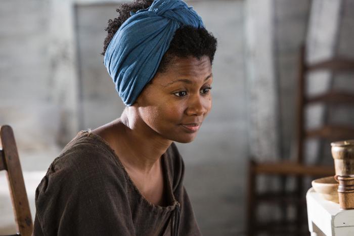 Emayatzy Corinealdi در صحنه فیلم سینمایی ریشه ها