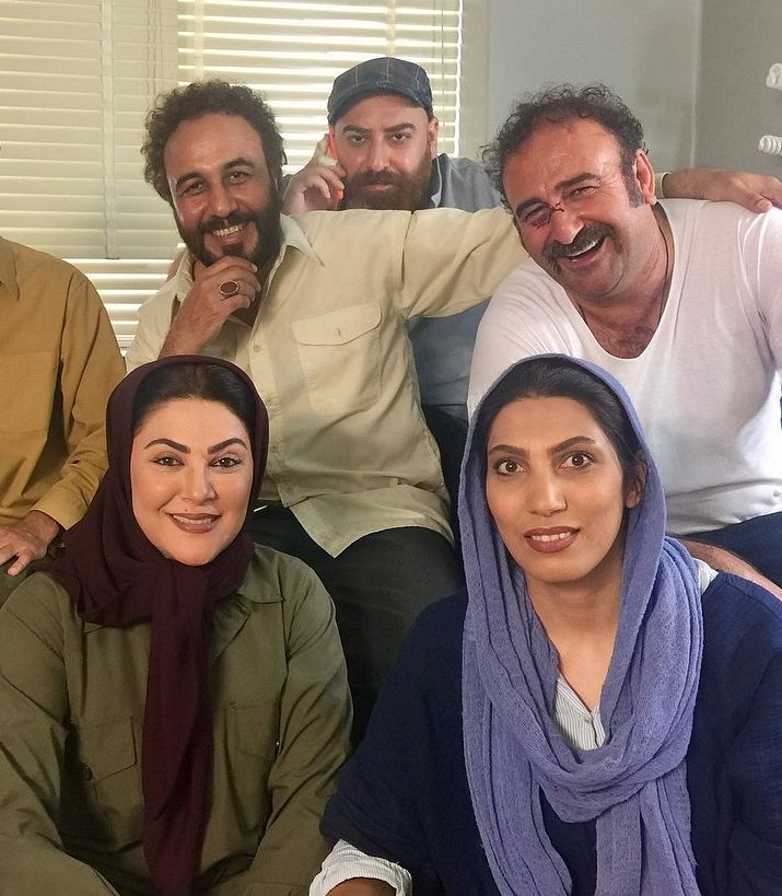 لاله اسکندری در صحنه فیلم سینمایی هزارپا به همراه رضا عطاران و مهران احمدی