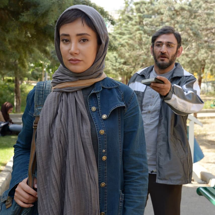 هدایت هاشمی در صحنه فیلم سینمایی زندانی ها به همراه بهاره افشاری