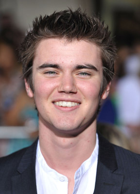 Cameron Bright در صحنه فیلم سینمایی گرگ و میش: ماه نو