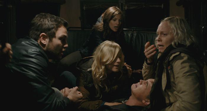 Devin Kelley در صحنه فیلم سینمایی خاطرات چرنوبیل به همراه Jonathan Sadowski، Olivia Taylor Dudley، اینگرید بوسلو برادل و Jesse McCartney