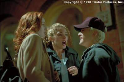 Rebecca Gayheart در صحنه فیلم سینمایی افسانه های شهری به همراه Alicia Witt و جاشوا جکسون