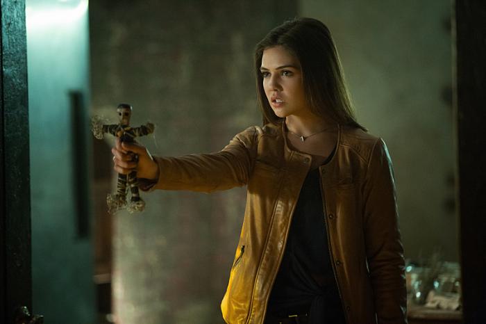 Danielle Campbell در صحنه سریال تلویزیونی اصیل ها