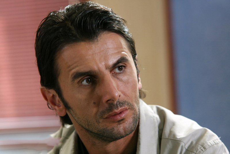  فیلم سینمایی قلاده های طلا به کارگردانی ابوالقاسم طالبی