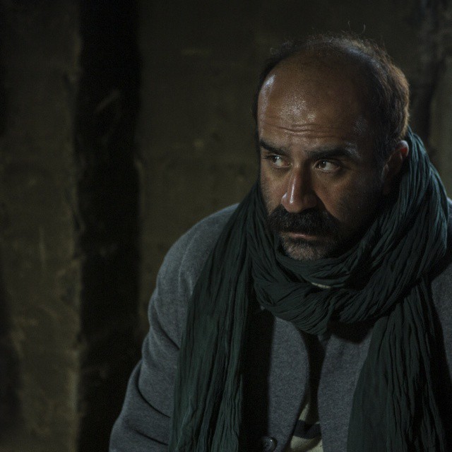 مهدی حسینی‌نیا در صحنه فیلم سینمایی اینجا کسی نمی‌میرد