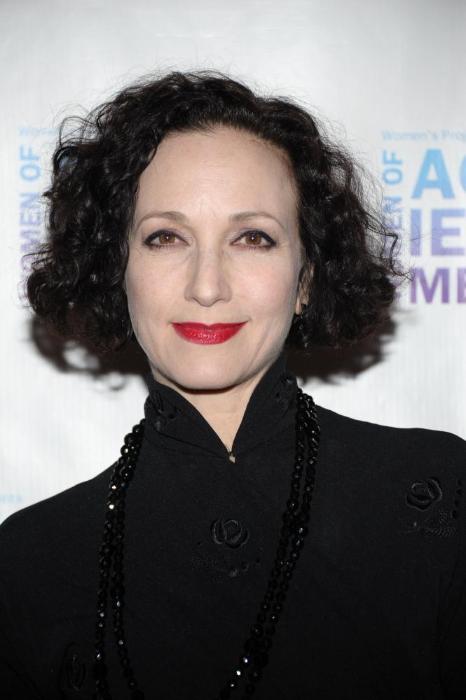 Bebe Neuwirth در صحنه فیلم سینمایی چگونه در ده روز یک مرد را از دست بدهیم