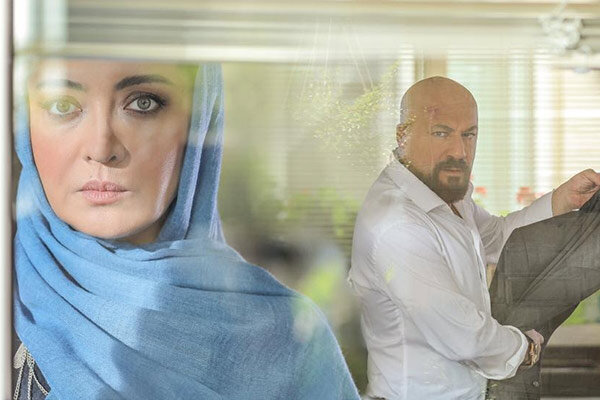 نیکی کریمی در صحنه سریال شبکه نمایش خانگی آقازاده به همراه امیر آقایی